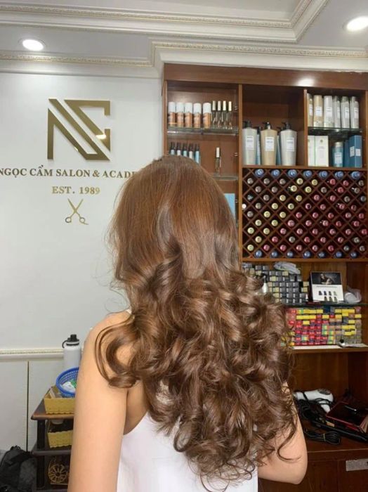 Không gian sang trọng và dịch vụ chuyên nghiệp tại Hair Salon Ngọc Cẩm