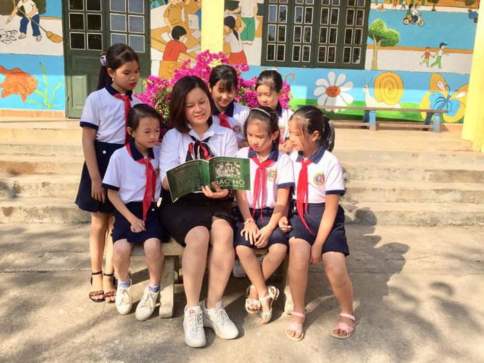 Hình ảnh minh họa cô tổng phụ trách Đội (Nguồn: internet)