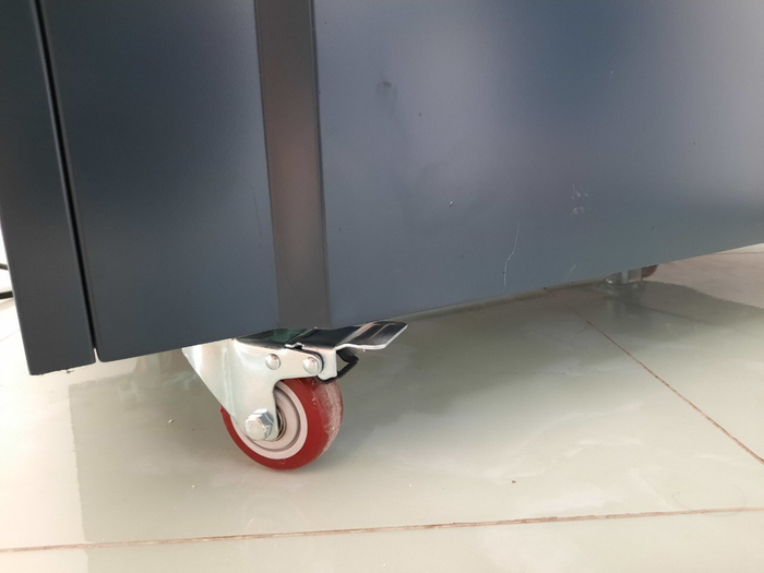 Máy hút ẩm công nghiệp Kosmen KM-480S có bánh xe di chuyển thuận tiện