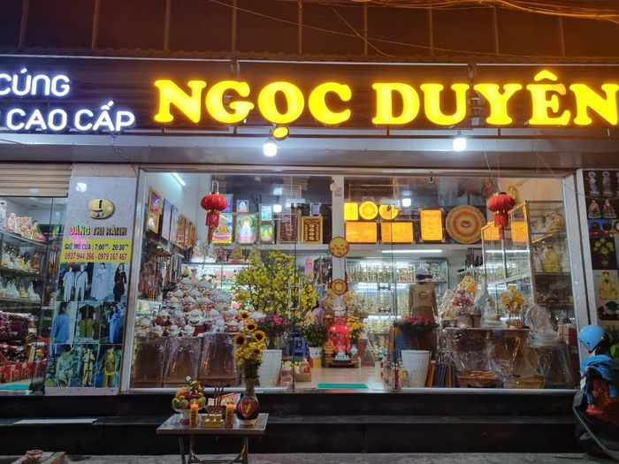 Không gian trưng bày trang nghiêm tại Ngọc Duyên Phong Thủy Thờ Cúng
