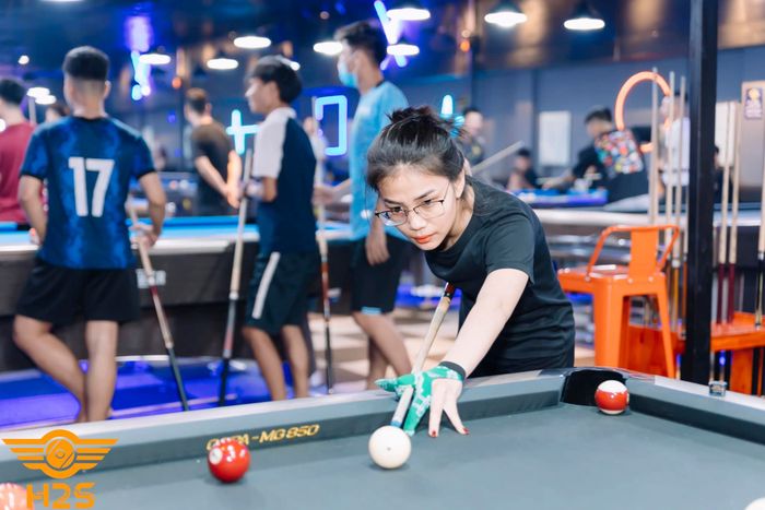 Hệ thống bàn bida cao cấp tại H2S Billiard Club