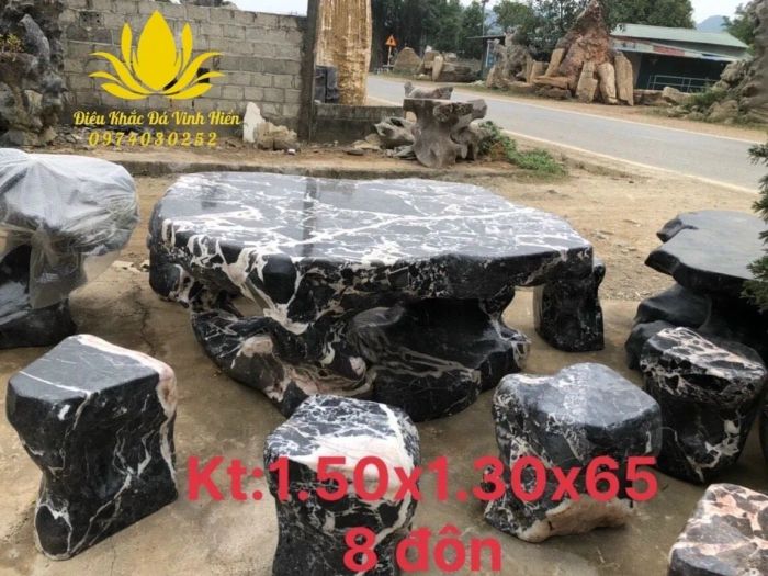 Tác phẩm điêu khắc đá nghệ thuật tại Vinh Hiền - Ảnh 1