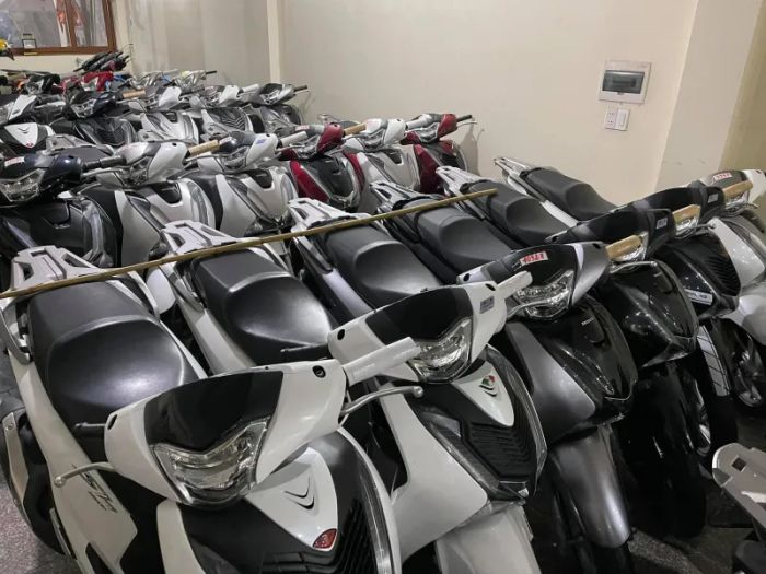 Không gian trưng bày chuyên nghiệp tại Xe máy Tuấn Hương