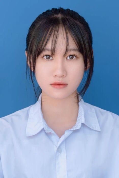 Tư thế nghiêm túc với lưng và đầu thẳng - Ảnh 2