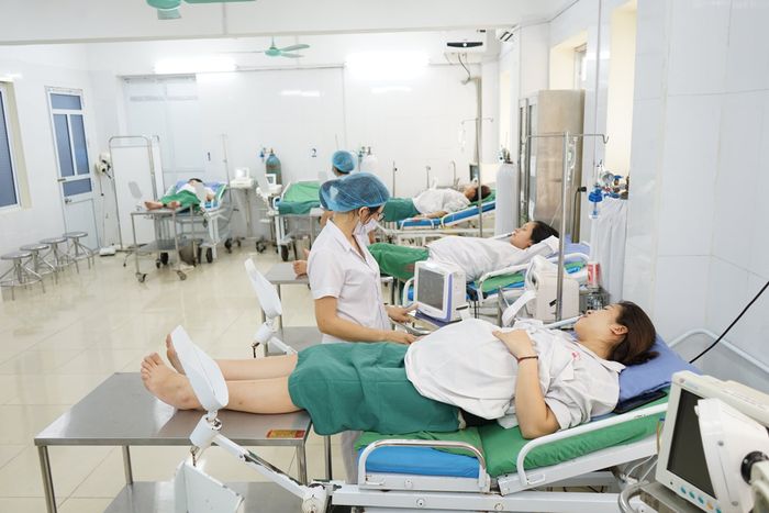Hình ảnh đội ngũ y bác sĩ tại Bệnh viện Phụ sản Hải Dương