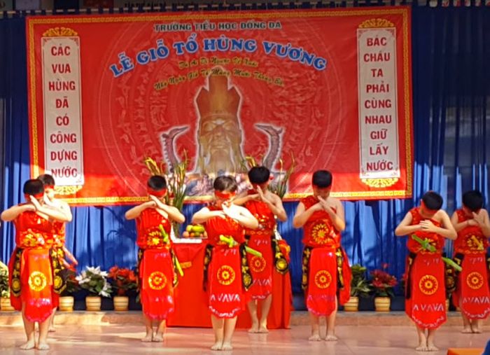 Hình ảnh minh họa lễ dâng hương tại đền Hùng (Nguồn: internet)