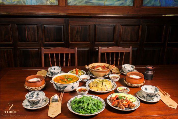 Những món ăn được trình bày tinh tế tại Ý Thiếp