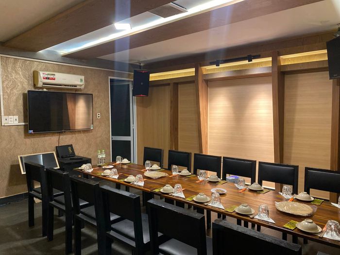 Không gian sang trọng và hiện đại tại 360 Restaurant