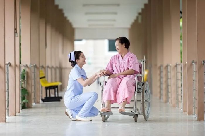 Hình ảnh minh họa điều dưỡng viên tận tâm (Nguồn: internet)