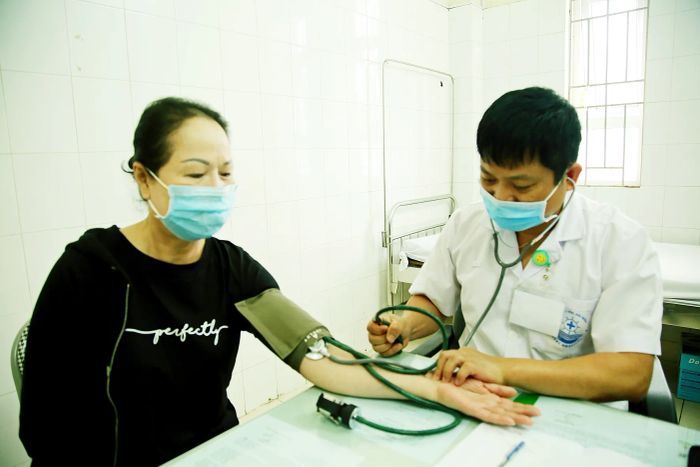 Hình ảnh minh họa bác sĩ tận tâm (Nguồn: internet)