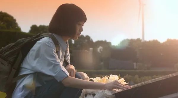 Hình ảnh xúc động: Nắng xuân vàng dịu chiếu xuống phần mộ được chăm sóc chu đáo (Nguồn: Tổng hợp)