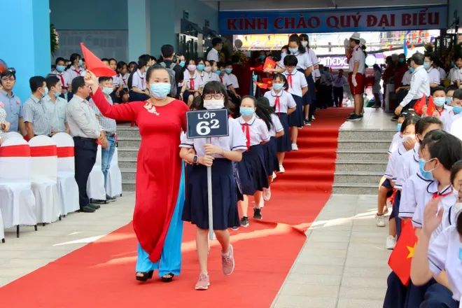 Hình ảnh minh họa ấn tượng về lễ khai giảng (Nguồn: Internet)