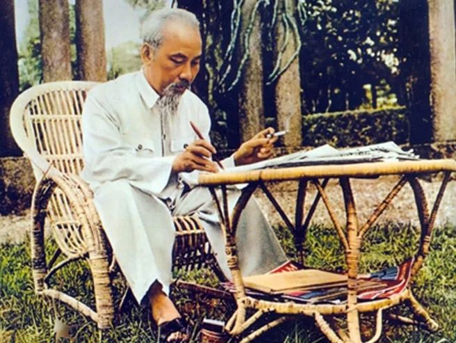 Hành trình tri thức qua ống kính - Bác Hồ tự học