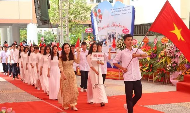 Khoảnh khắc đáng nhớ trong ngày khai giảng (Nguồn: Tổng hợp)
