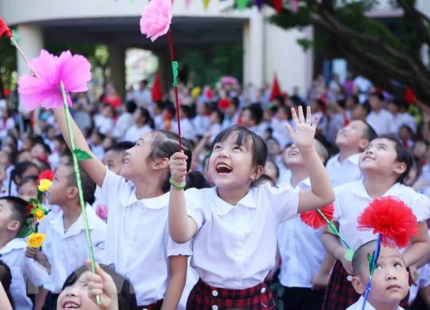 Hình ảnh minh họa sống động về lễ khai giảng (Nguồn: Internet)