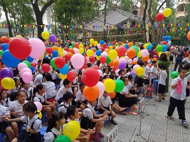Hình ảnh minh họa sống động về lễ khai giảng đầu cấp (Nguồn: Internet)