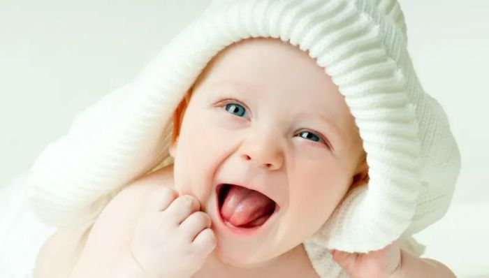 Em trai bé bỏng và đáng yêu - Hình ảnh minh họa 1