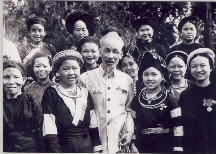Bác Hồ - Trái tim lớn ôm trọn 54 dân tộc anh em