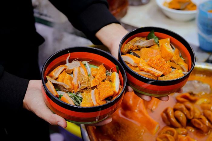 Hình ảnh phá lấu đặc trưng tại Cô Hai Ngọc
