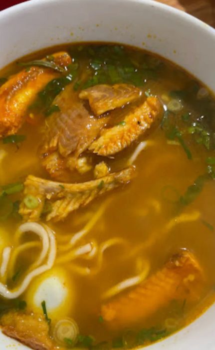 Không gian ấm cúng tại quán Bánh Canh Cá Lóc Việt Dũng