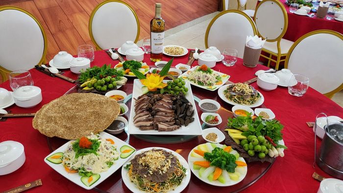 Ảnh minh họa các món ăn tại Nhà hàng Hoàng Gia