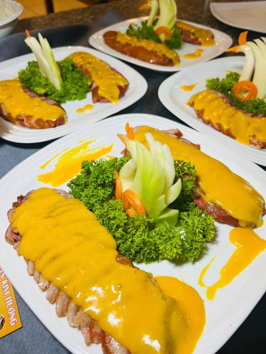 Những món hải sản tươi ngon trình bày nghệ thuật tại Kim Hương