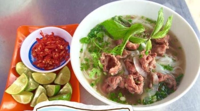 Tô phở đặc trưng và không gian bình dị tại Phở Trang