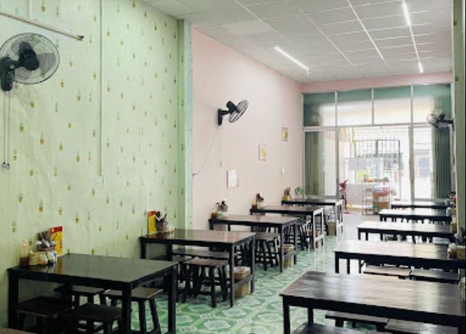 Không gian ấm cúng và món ăn hấp dẫn tại Cơm Gà Tam Kỳ AT