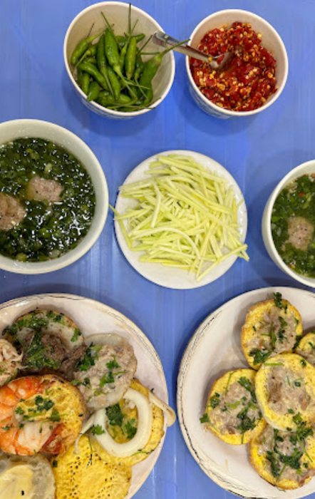 Không gian ấm cúng giữa lòng phố tại Bánh Căn 51