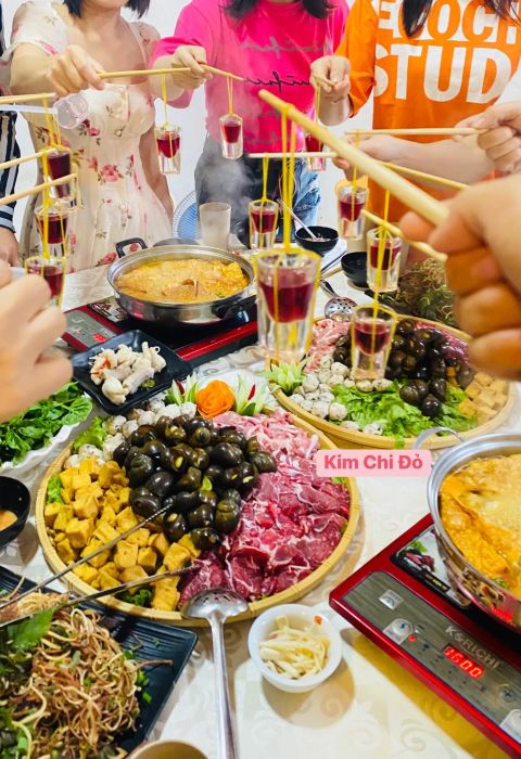 Bữa tiệc buffet hải sản thịnh soạn tại Kim Chi Đỏ - Ảnh 3