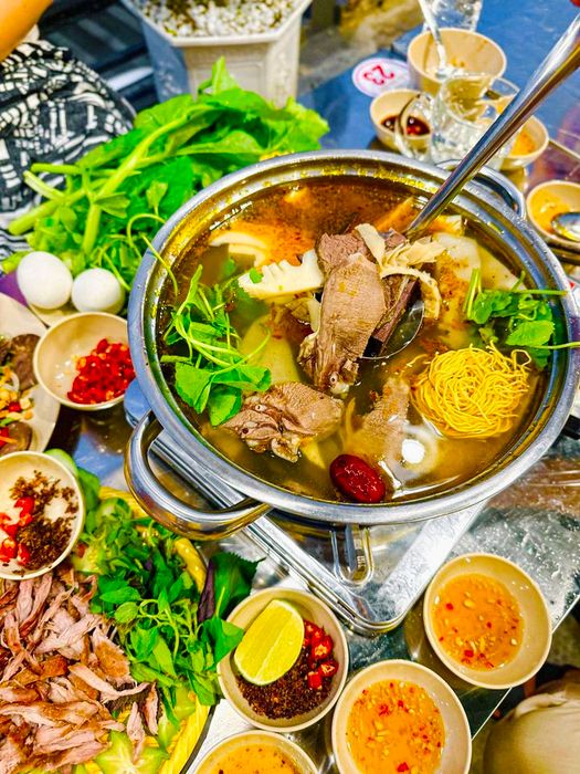Nồi lẩu bò thơm ngon tại Lẩu Bò Gốc - Ảnh 1
