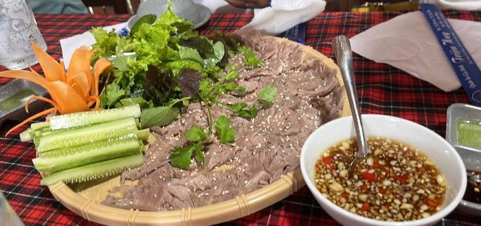Không gian sang trọng và món ngon tại Nhà hàng Triệu Huy