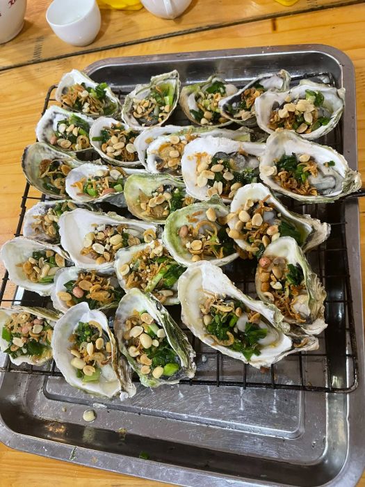 Không gian ấm cúng tại Nhà Hàng Phố Biển Vân Đồn - Nơi lưu giữ hương vị biển cả