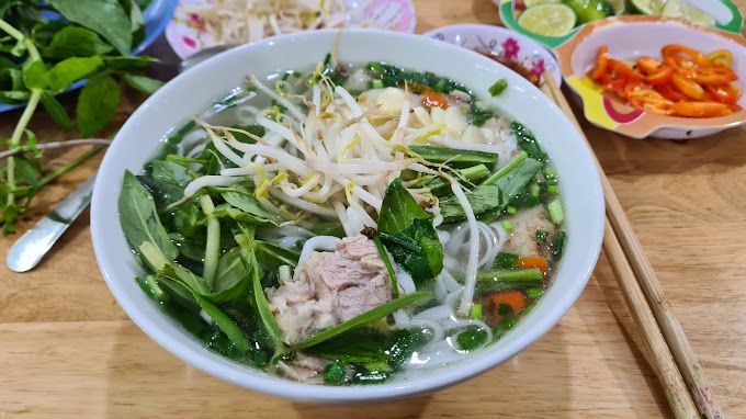 Hình ảnh tô phở bò thơm ngon đặc trưng tại Phở Hằng