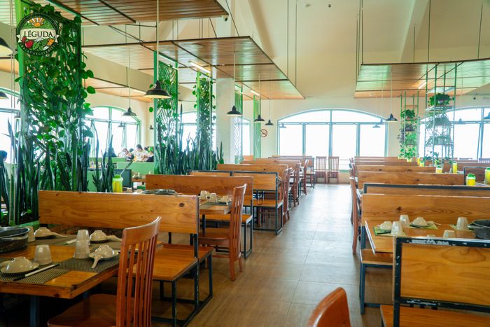 Không gian ấm cúng tại Buffet Rau Đà Lạt - Nhà hàng Léguda - Ảnh 2