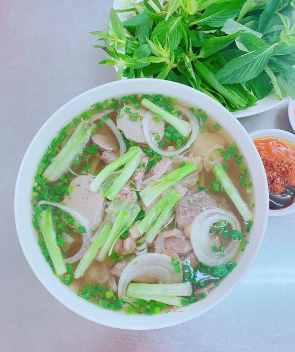 Hình ảnh tô phở thơm ngon tại Phở Hiền