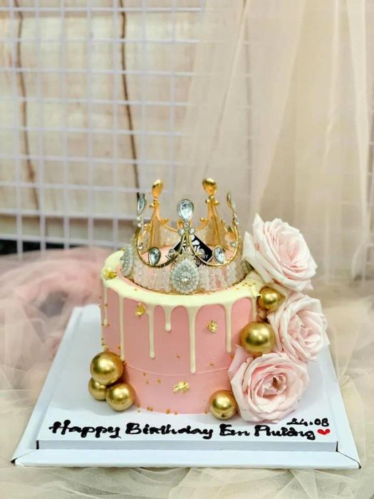 Bộ sưu tập bánh kem nghệ thuật đa dạng tại WHITE Bakery