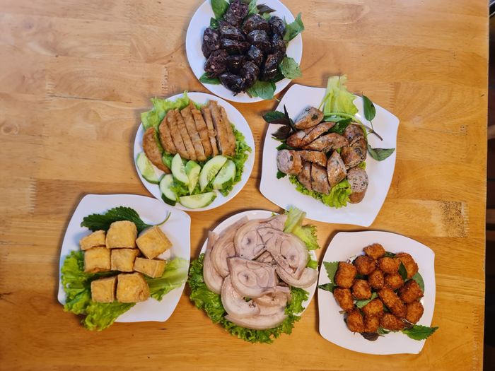 Mâm bún đậu thịnh soạn chuẩn vị tại Hà Thành Quán