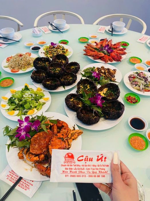 Góc ảnh chân thực về không gian ẩm thực tại Quán Hải Sản Cậu Út