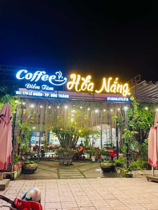 Không gian xanh mướt tại Hoa Nắng Coffee