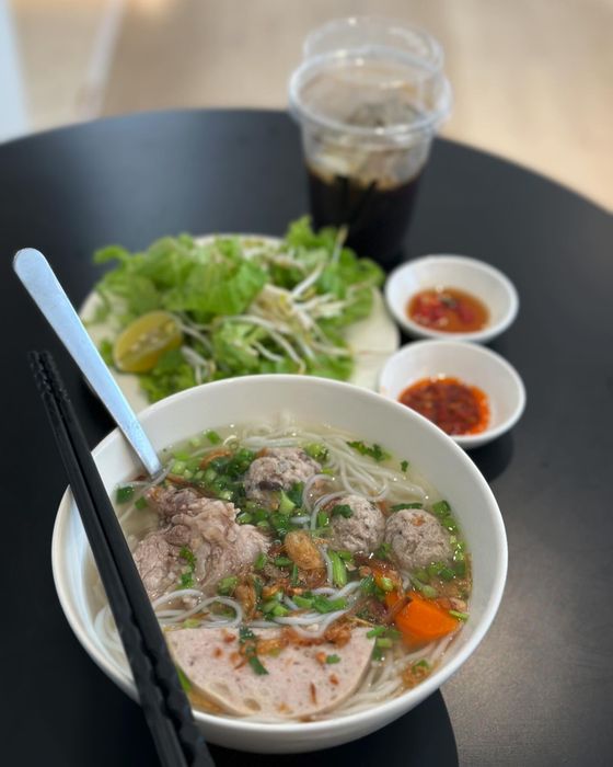 Không gian ấm cúng mang phong cách Đông-Tây tại Half n Half Coffee