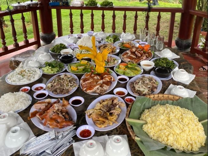 Không gian ấm cúng và món ngon tại Ẩm Thực Tuấn Phát