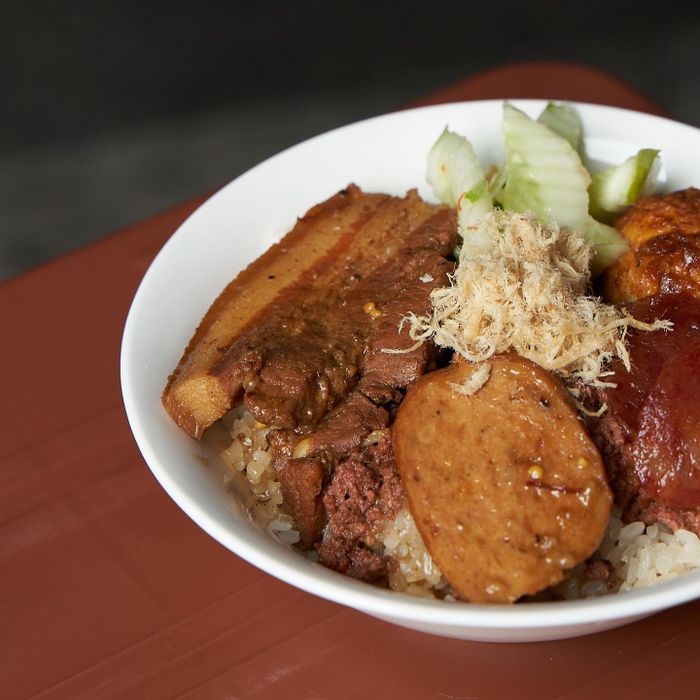 Peofood ảnh 2 - Không gian ấm cúng của quán với những bát xôi bốc khói nghi ngút, nơi thực khách có thể thưởng thức trọn vẹn hương vị Bắc Bộ giữa lòng Sài Thành.
