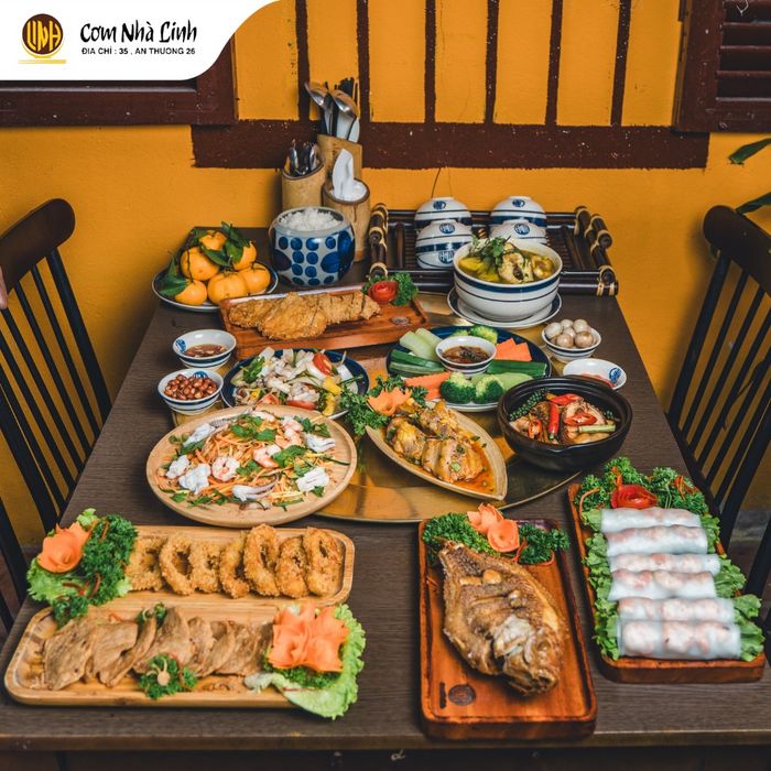 Không Gian Ấm Cúng Tại Cơm Nhà Linh - Ảnh 1