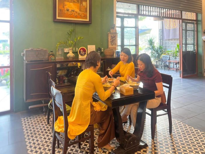Không gian ấm cúng tại Bếp Xưa