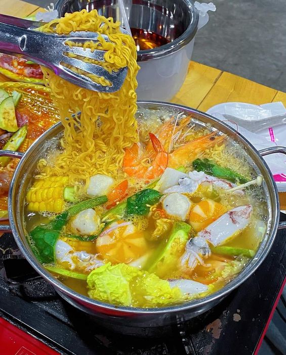 Ảnh món lẩu đặc trưng tại Bobo - Ảnh 1