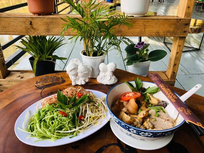 Không gian thưởng thức món ngon miền Tây