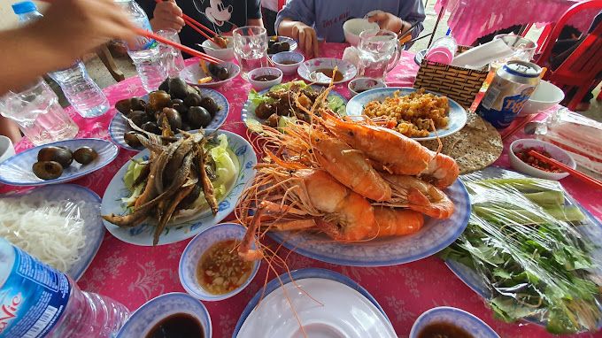 Không gian ấm cúng cùng món ngon đặc sản