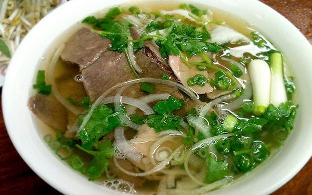 Tô phở thơm ngon và không gian ấm cúng tại Phở Trang