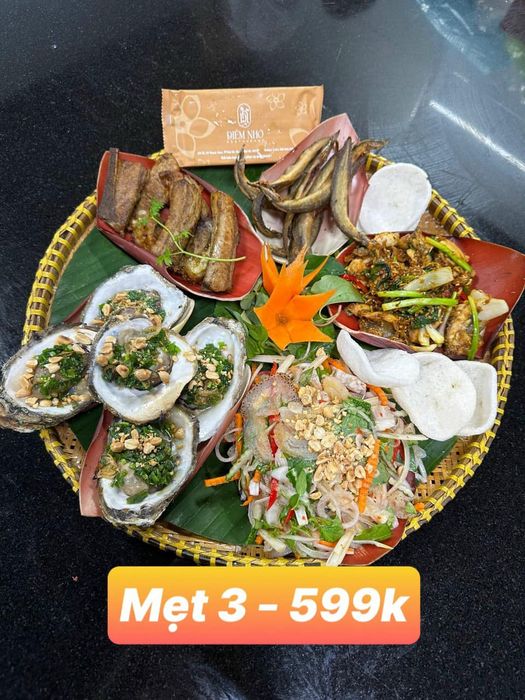 Không gian ấm cúng và món ngon đặc sản tại Nhà Hàng Điểm Nhớ